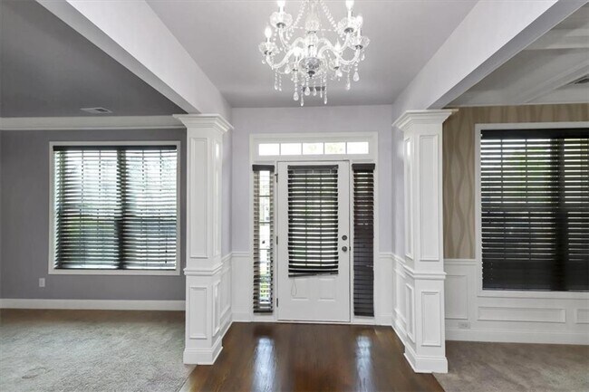 Building Photo - 6059 Cove Park Dr