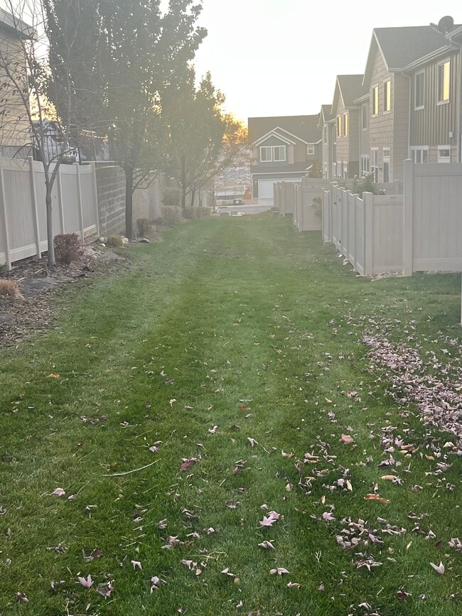 Building Photo - 4104 Fremont Dr