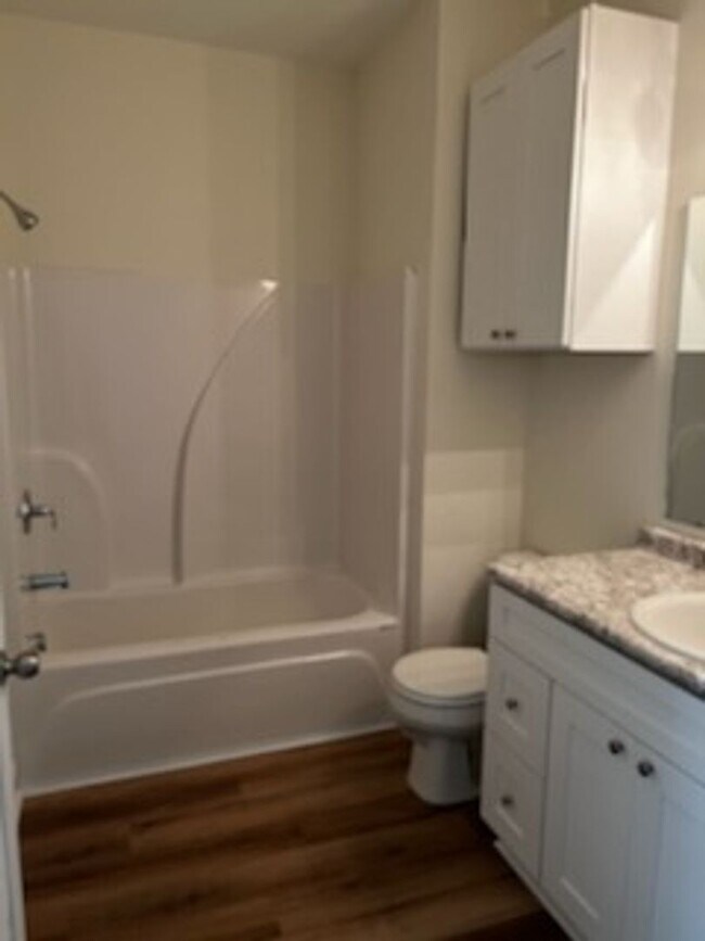 Building Photo - Brand New 3 Bedroom, 2 Bathroom Duplex in ...