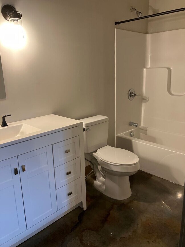 Building Photo - Luxury 2 bedroom apartment - Red Lion, PA