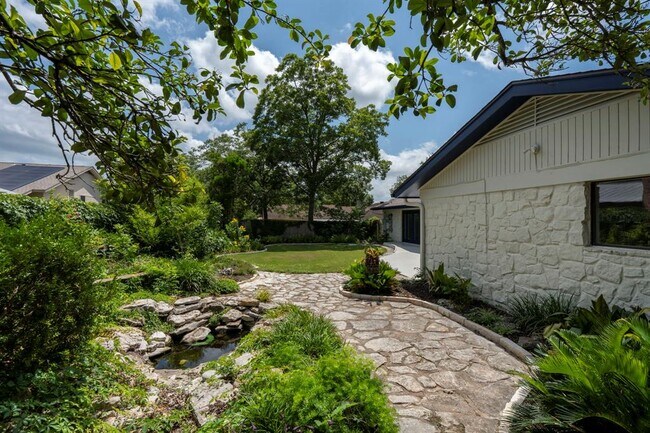 Building Photo - 2404 Coral Ridge Cir