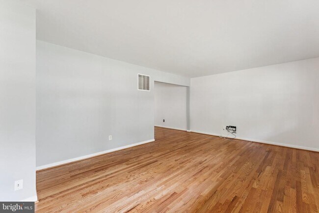 Building Photo - 8525 Bound Brook Ln