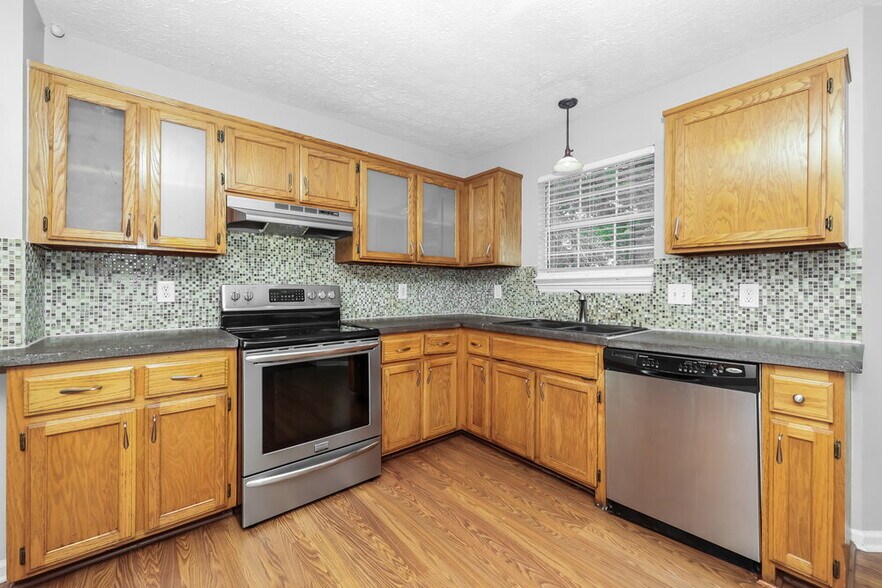 Building Photo - 5120 Pebble Creek Dr