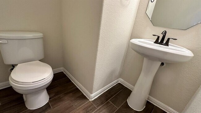 Building Photo - 2304 S Lakeline Blvd