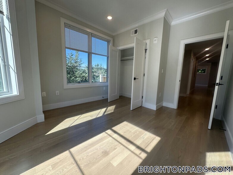 Building Photo - 104-106 Warren St.