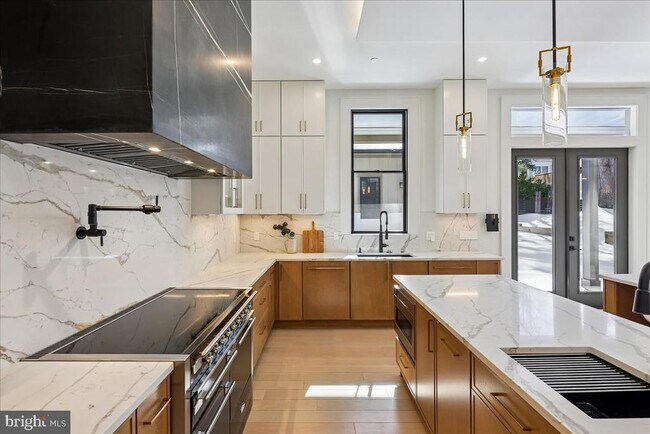 Building Photo - 4428 Albemarle St NW