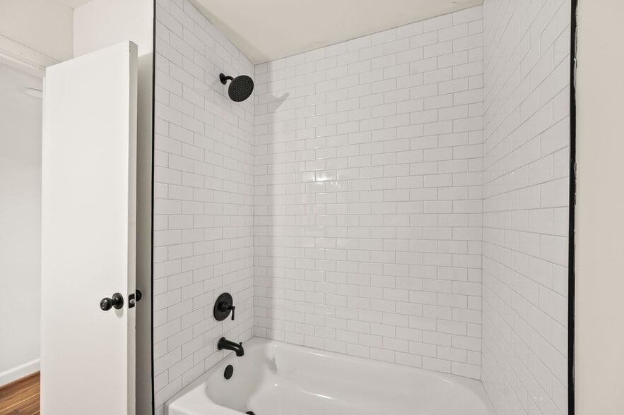 Building Photo - 1640 W Northwest Blvd