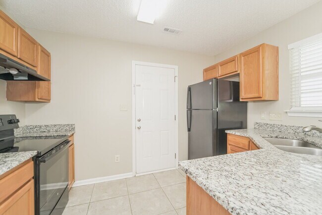 Building Photo - 6810 Hidden Forest Dr