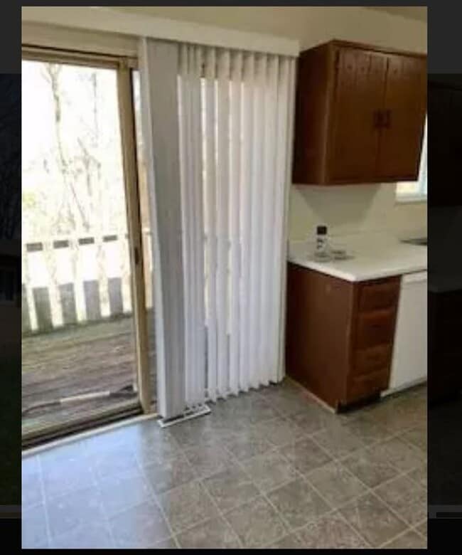 Building Photo - Shattuck Road Duplex