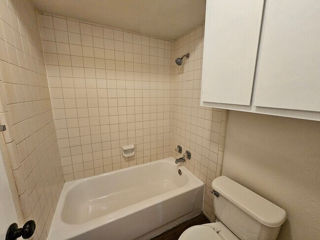 Building Photo - 3125 Tudor Ln