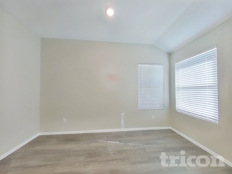 Building Photo - 210 Pine cavern dr