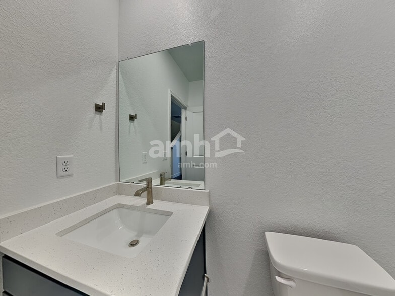 Building Photo - 14881 W 82nd Ave