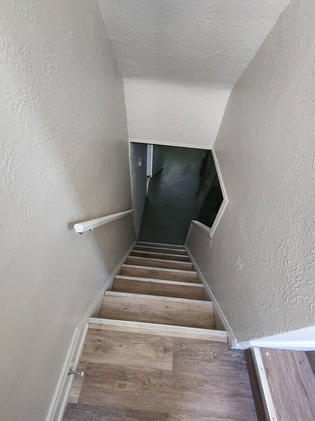 Building Photo - Charming 3-Bedroom Property in Prime Location