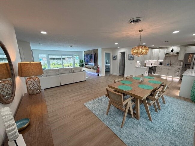 Building Photo - 285 Ocean Spray Ave