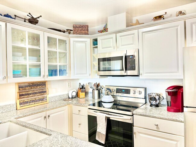 Building Photo - 1-Bedroom + 1 Bathroom Condo | Channel Islands Waterfront | Monthly Furnished Rental