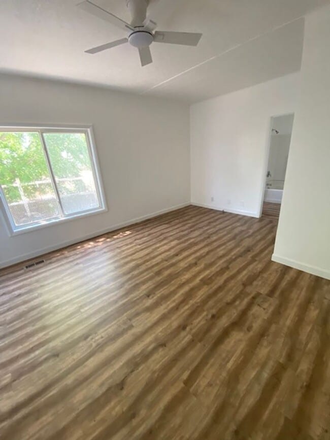 Building Photo - Home With Shop & Pasture!