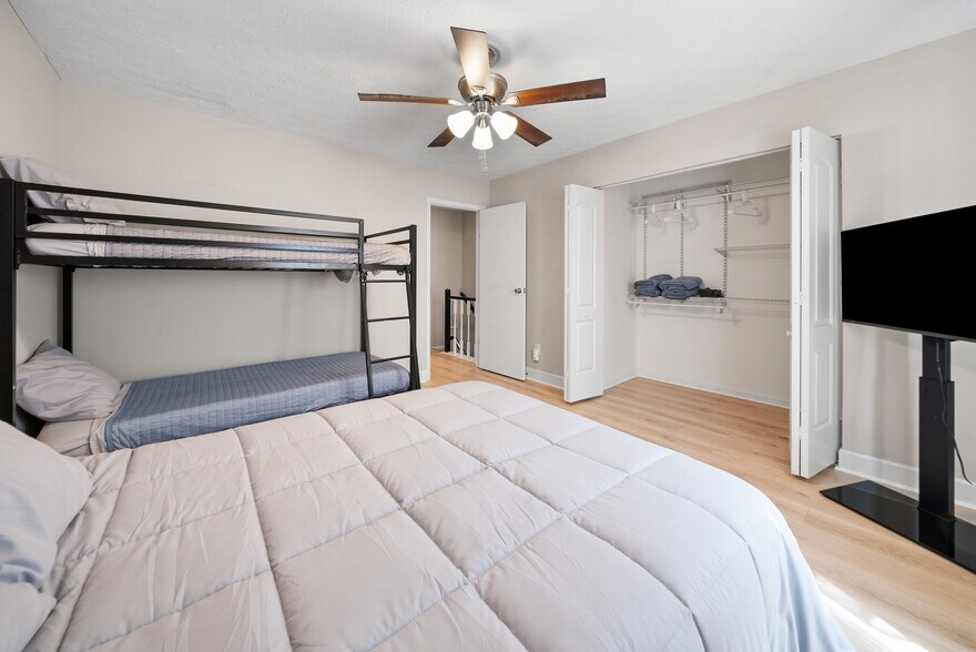 Building Photo - 8182 McGuire Dr