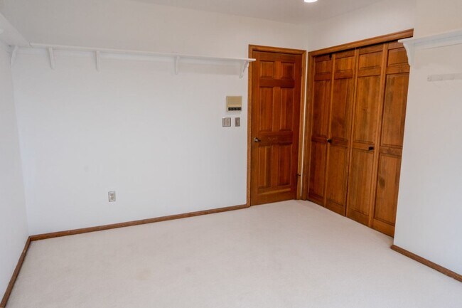 Building Photo - 3Bd/3Ba Bellevue House