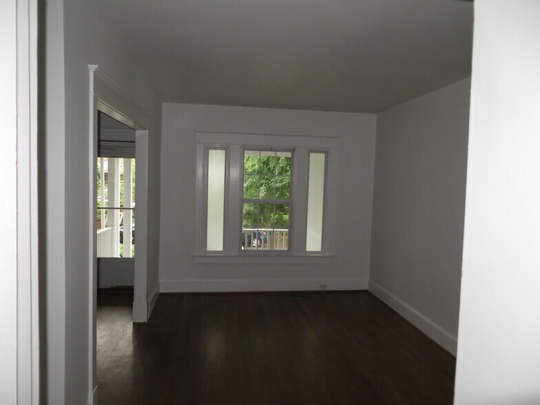 LIving Room - 112 N Peyton St