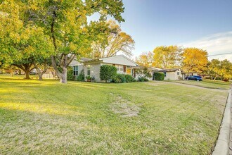 Building Photo - Beautiful Home on Corner Lot in South Hill...