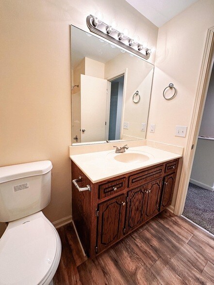 Building Photo - 108 Coyote Ct