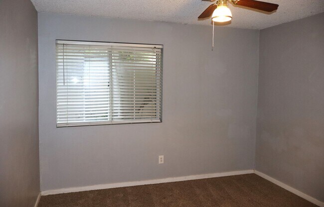 Building Photo - Charming Ground-Level Apartment in the Heart of Fort Collins