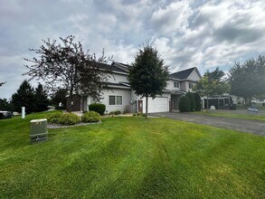 Building Photo - 3 Bed 3 Bath Townhome