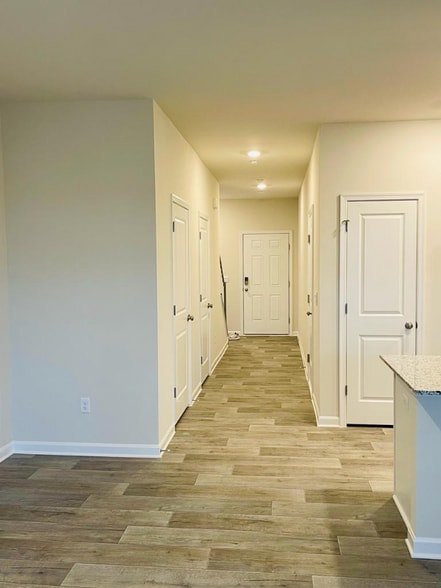 Building Photo - 425 Tevis St