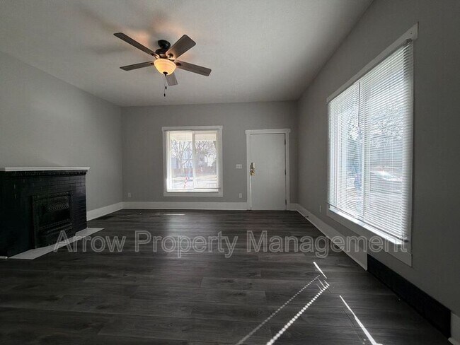 Building Photo - 926 A St