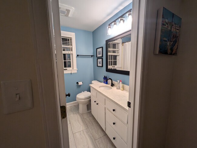 Building Photo - 1936 Smallwood Dr