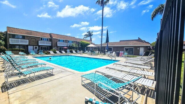 Primary Photo - Gorgeous Remodeled 3bed 3bath 2 car garage...