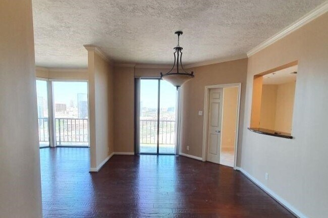 Building Photo - 3350 McCue Rd