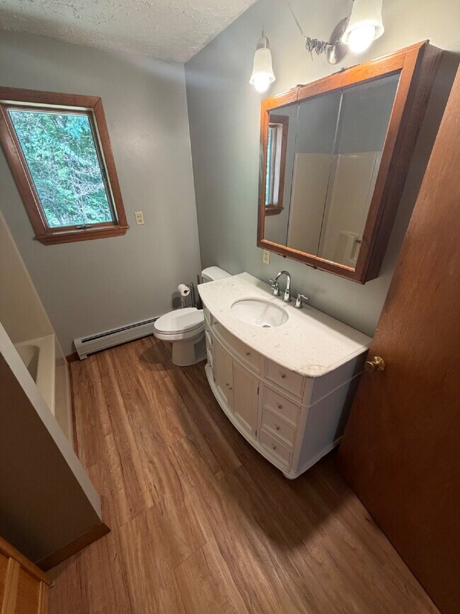 Building Photo - 2-Bedroom, 2-Bath Single-Family Home with Oversized Garage – Hudson, NH