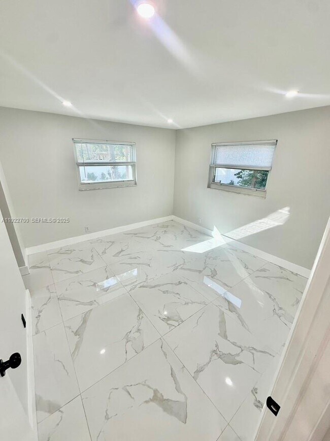 Building Photo - 4681 SW 26th Terrace