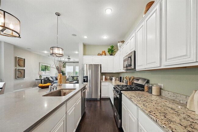 Building Photo - 1605 Cedar Crest Dr