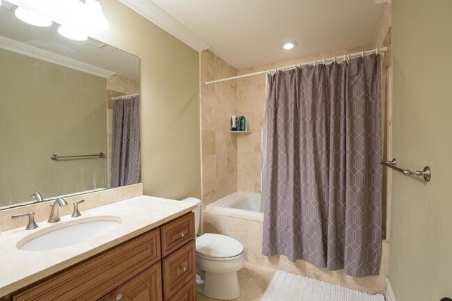 Building Photo - 8 Gates St