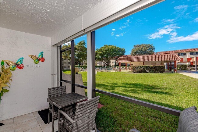 Building Photo - 9410 N Hollybrook Lake Dr