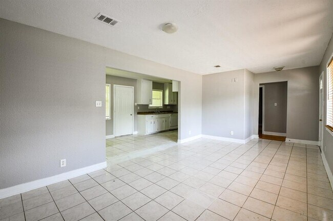 Building Photo - 1623 Camille St