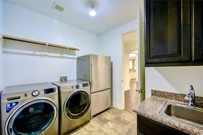 Building Photo - 10702 Claythorne Ct