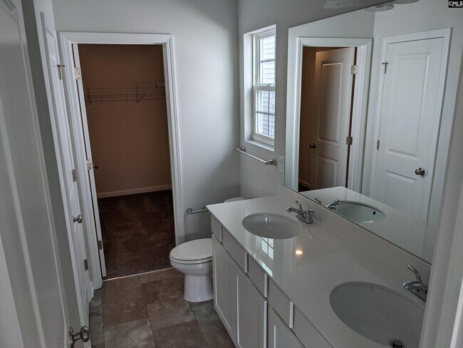 Building Photo - 531 Moresby Wy