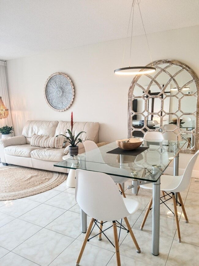 Building Photo - 1830 Embassy Dr