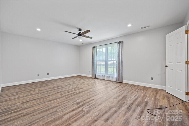 Building Photo - 6801 Stillmeadow Dr