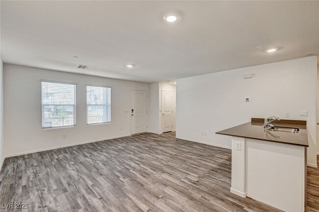 Building Photo - 7379 Raimee Brk St