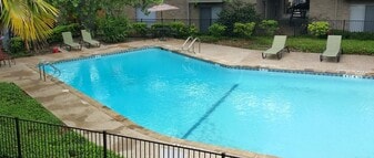 Building Photo - La Paloma Apartments