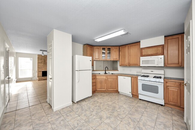 Building Photo - 15614 Barbarossa Dr