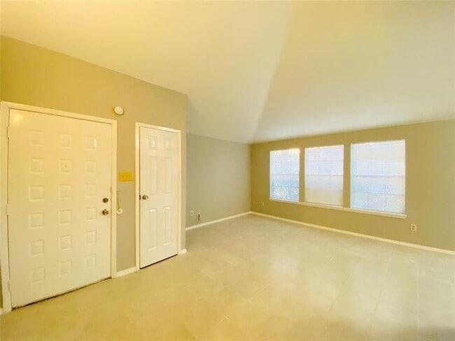 Building Photo - 5104 Beaverhill Dr