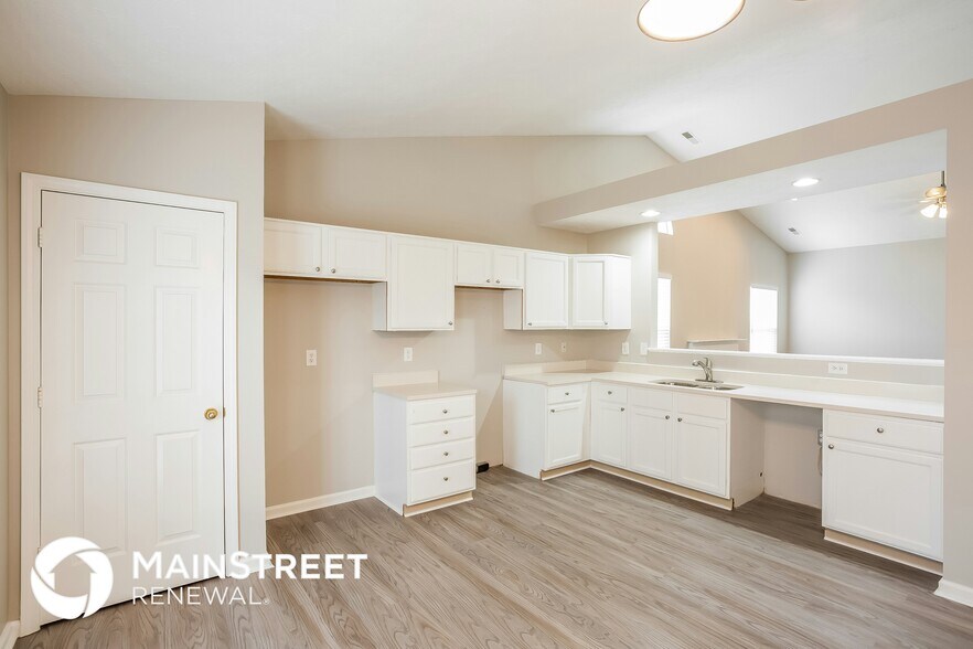 Building Photo - 10715 Tanbark Dr