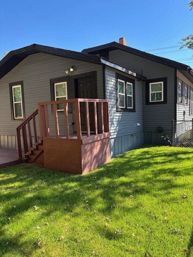 Building Photo - 3 Bedroom 1 Bathroom Downtown Georgetown Home