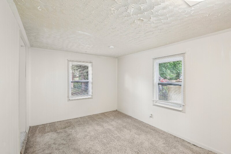 Building Photo - 726 S Oak St