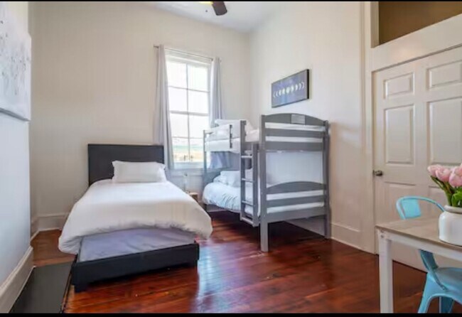 Building Photo - Historic, Renovated 3BR with Wrap-Around B...